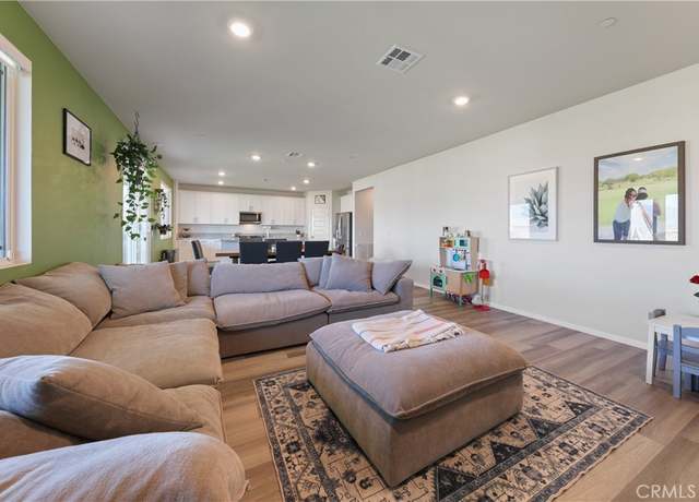 Property at 19465 Brush Creek Way, Lake Elsinore, CA 92532, 4 beds, 3 baths