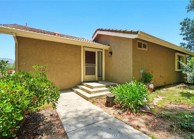 Property at 425 Vista Dorado Ln, Oak Park, CA 91377, 3 beds, 2.5 baths