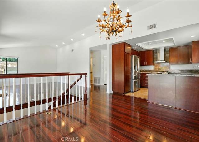 Property at 425 Vista Dorado Ln, Oak Park, CA 91377, 3 beds, 2.5 baths