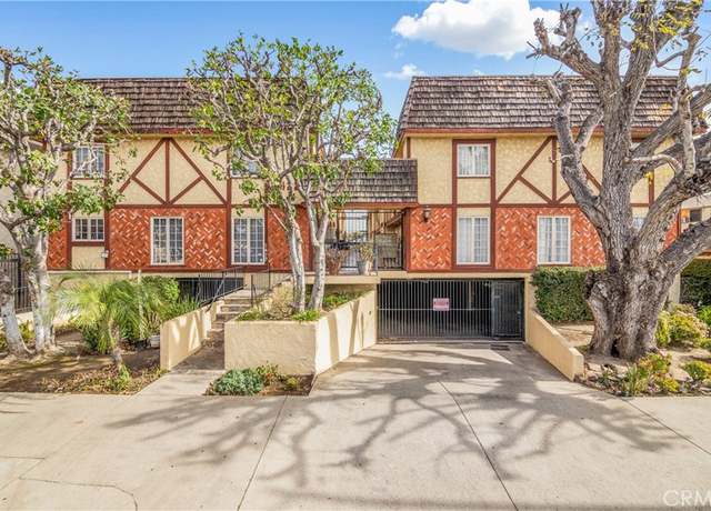 Property at 7422 Hazeltine Ave #2, Van Nuys, CA 91405, 2 beds, 3 baths