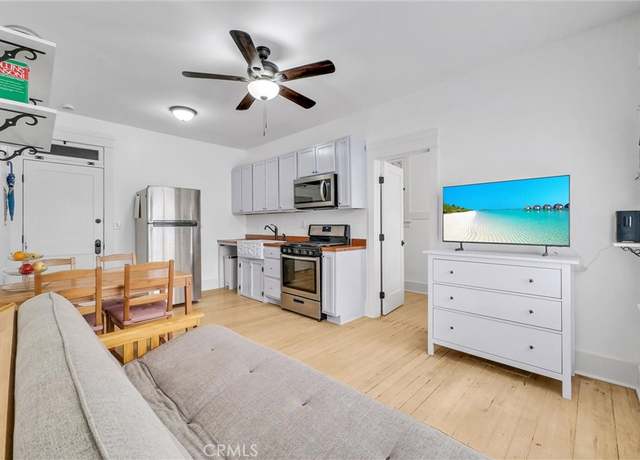 Property at 354 Chestnut Ave #2, Long Beach, CA 90802, 1 bed, 1 bath
