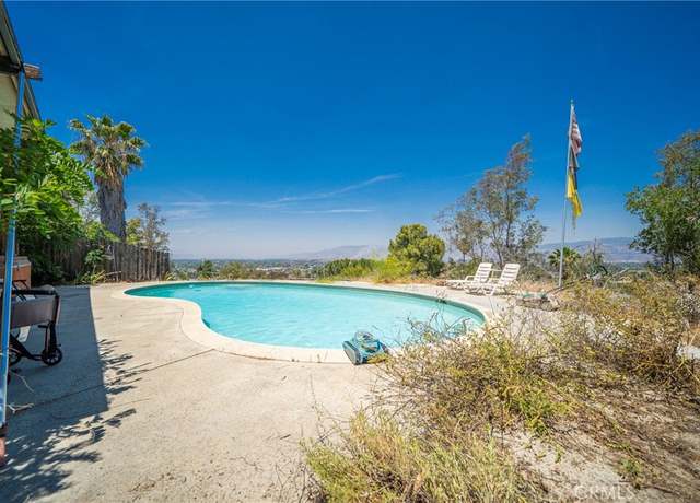 Property at 28310 Vista Del Valle, Hemet, CA 92544, 4 beds, 2.5 baths