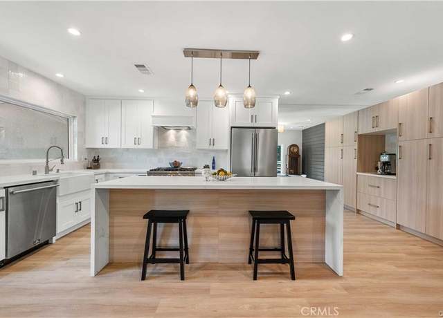 Property at 7600 Earldom Ave, Playa Del Rey, CA 90293, 4 beds, 3 baths