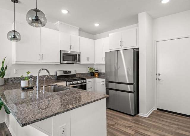 Property at 220 Perennial Pl, Fallbrook, CA 92028, 3 beds, 2.5 baths
