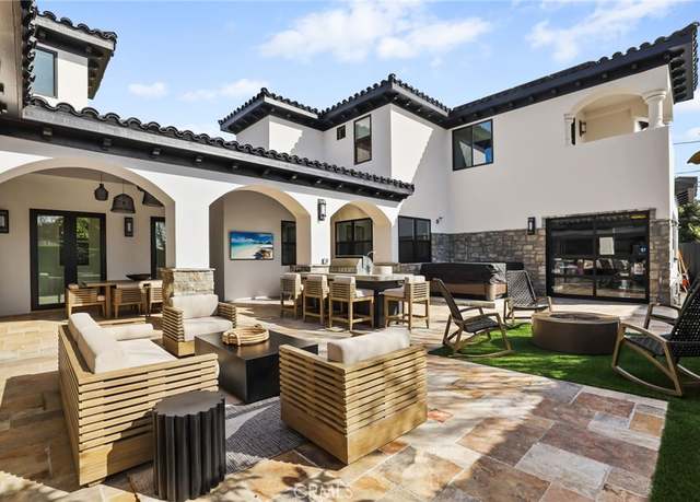 Property at 1814 Main St, Huntington Beach, CA 92648, 6 beds, 6 baths