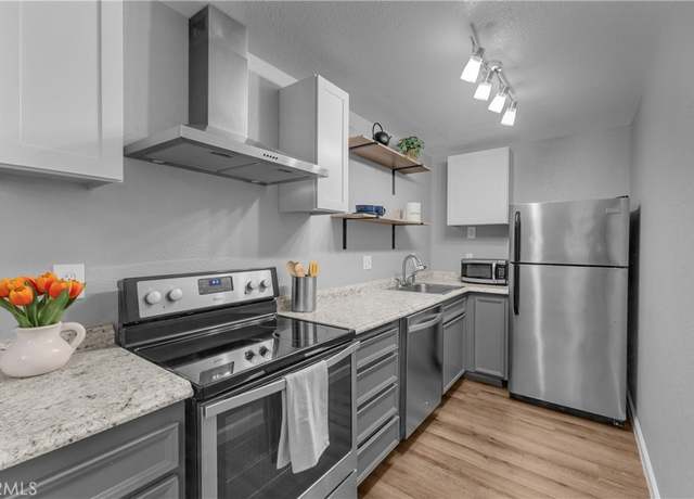 Property at 2822 N Auburn Ct Unit E213, Palm Springs, CA 92262, 1 bed, 1 bath