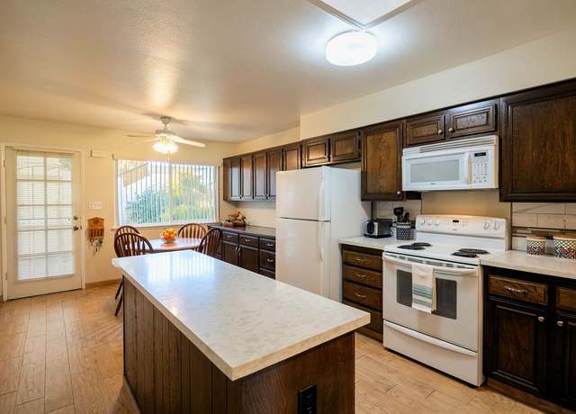 Property at 4908 N Sequoia Ave #102, Fresno, CA 93705, 2 beds, 2 baths