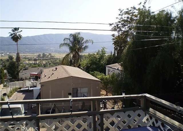Property at 32851 Mesa Dr, Lake Elsinore, CA 92530, 2 beds, 2 baths