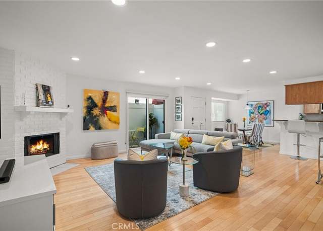 Property at 11100 Acama St #16, Studio City, CA 91602, 2 beds, 2.5 baths