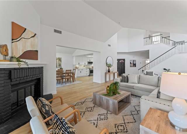 Property at 29092 Laurel Valley Dr, Vista, CA 92084, 3 beds, 2.5 baths