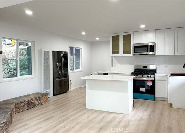 Property at 25010 Jewel Dr, Crestline, CA 92325, 1 bed, 1.5 baths