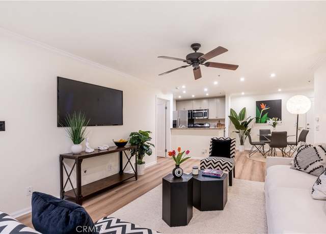 Property at 7320 Hawthorn Ave #111, Los Angeles, CA 90046, 2 beds, 2 baths