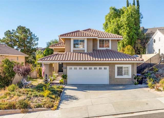 Property at 28741 Park Woodland Pl, Saugus, CA 91390, 5 beds, 3 baths