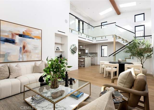 Property at 303-1/2 Goldenrod Ave, Corona Del Mar, CA 92625, 3 beds, 3.5 baths