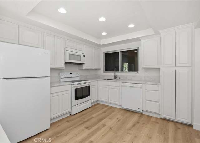 Property at 4012 Calle Sonora Oeste Unit 1B, Laguna Woods, CA 92637, 2 beds, 2 baths