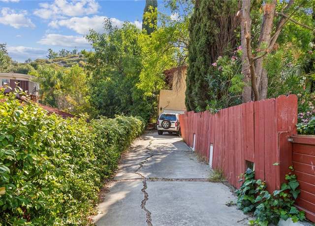 Property at 4804 Excelente Dr, Woodland Hills, CA 91364, 4 beds, 4 baths
