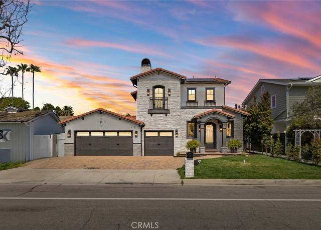 Property at 470 Cabrillo St, Costa Mesa, CA 92627, 4 beds, 4.5 baths