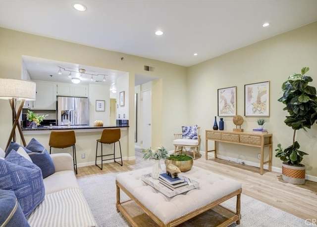 Property at 720 W 4th St #112, Long Beach, CA 90802, 1 bed, 2 baths