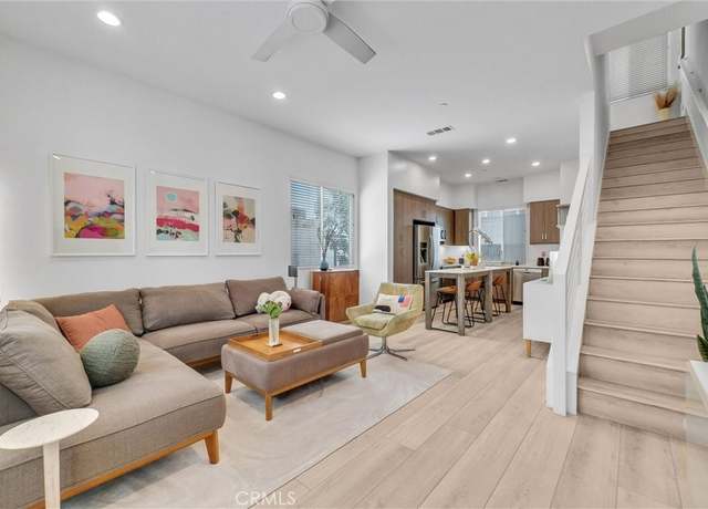 Property at 200 Alamo Ct, Long Beach, CA 90802, 2 beds, 3 baths