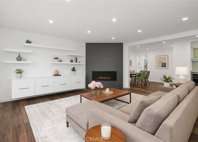 Property at 18653 Burbank Blvd #2, Tarzana, CA 91356, 3 beds, 2.5 baths