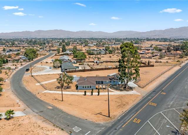 Property at 13721 Mohawk Rd, Apple Valley, CA 92307, 3 beds, 2.5 baths