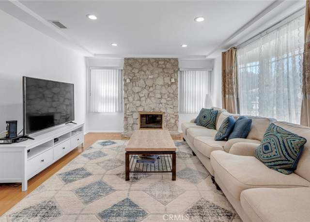 Property at 9812 S Denker Ave, Los Angeles, CA 90047, 2 beds, 1 bath