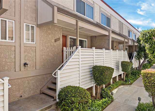 Property at 18333 Hatteras St #26, Tarzana, CA 91356, 3 beds, 1.5 baths
