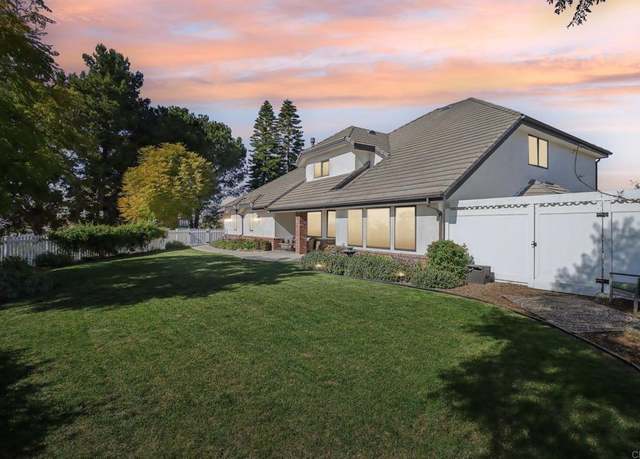 Property at 2021 Oak Glen Dr, Vista, CA 92081, 4 beds, 3 baths