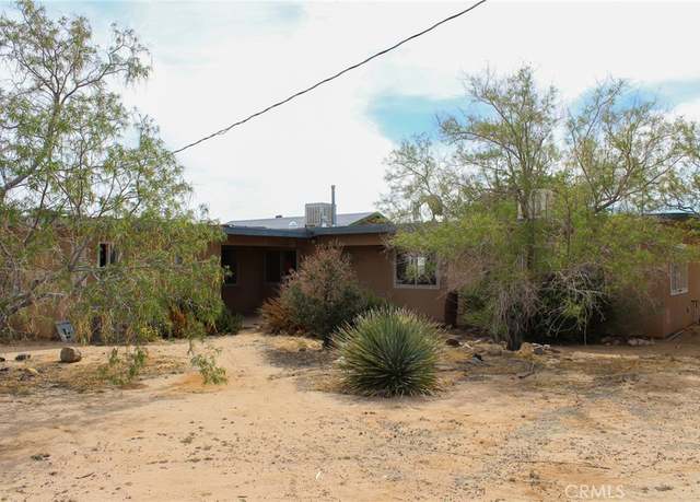 Property at 1471 Luna Mesa Rd, Yucca Valley, CA 92284, 4 beds, 3 baths