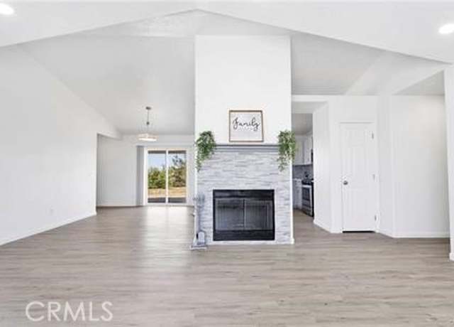 Property at 8951 Grapefruit Ave, Hesperia, CA 92345, 3 beds, 2 baths