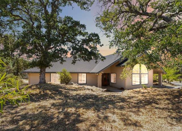 Property at 30270 Corral Dr, Coarsegold, CA 93614, 3 beds, 3 baths