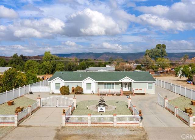 Property at 41950 Mayberry Ave, Hemet, CA 92544, 6 beds, 4 baths