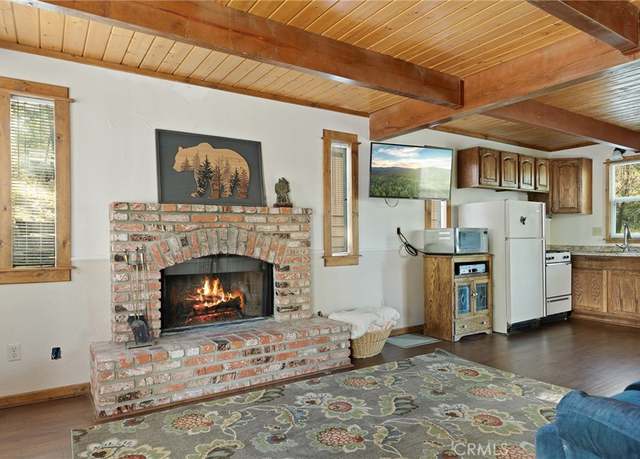 Property at 33133 Ridge Rd, Arrowbear, CA 92382, 2 beds, 1 bath