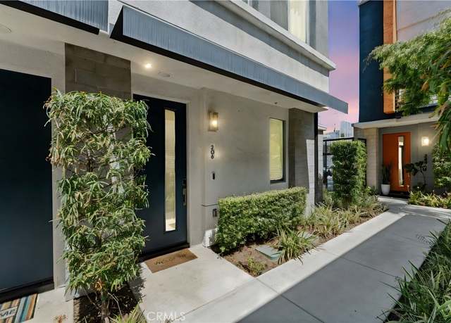 Property at 206 Alamo Ct, Long Beach, CA 90802, 2 beds, 2.5 baths