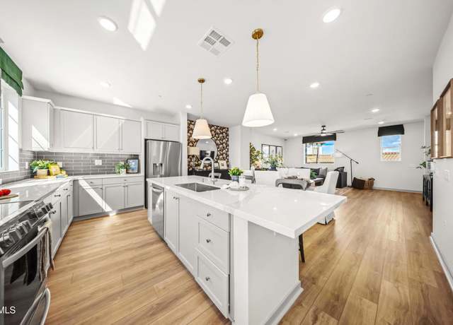 Property at 592 Via Chelsea, Camarillo, CA 93012, 3 beds, 2.5 baths
