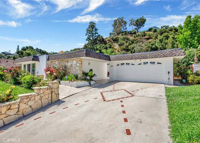 Property at 16818 Ivyside Pl, Encino, CA 91436, 4 beds, 3.5 baths