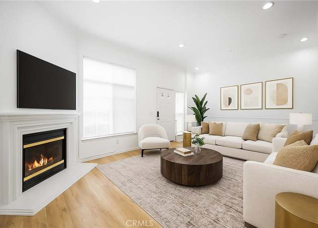 Property at 5740 S Glennie Ln Unit C, Los Angeles, CA 90016, 3 beds, 2.5 baths