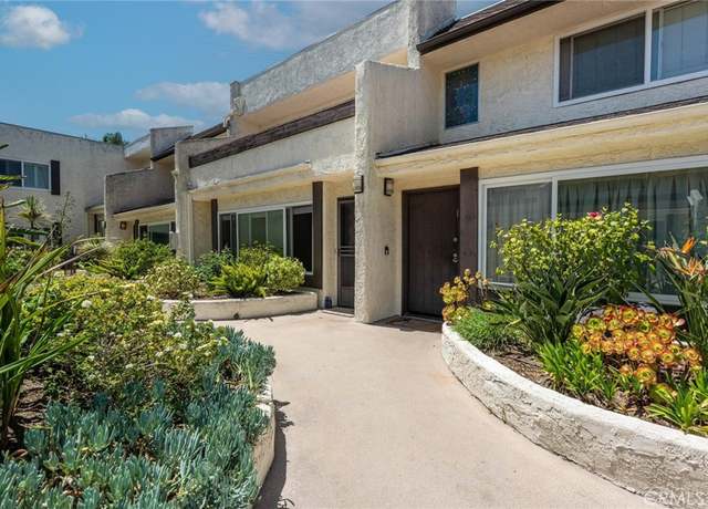 Property at 4321 Matilija Ave #14, Sherman Oaks, CA 91423, 2 beds, 2.5 baths