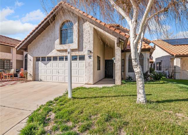 Property at 19246 Pine Way, Apple Valley, CA 92308, 2 beds, 3 baths