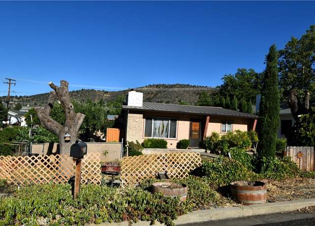 Property at 330 Herzog Blvd, Yreka, CA 96097, 3 beds, 2 baths