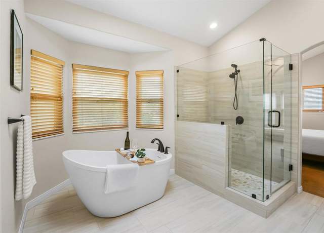 Property at 915 Lake Ridge Dr, San Marcos, CA 92078, 5 beds, 4 baths
