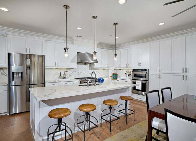 Property at 647 Manzanita Ln, Encinitas, CA 92024, 3 beds, 2.5 baths
