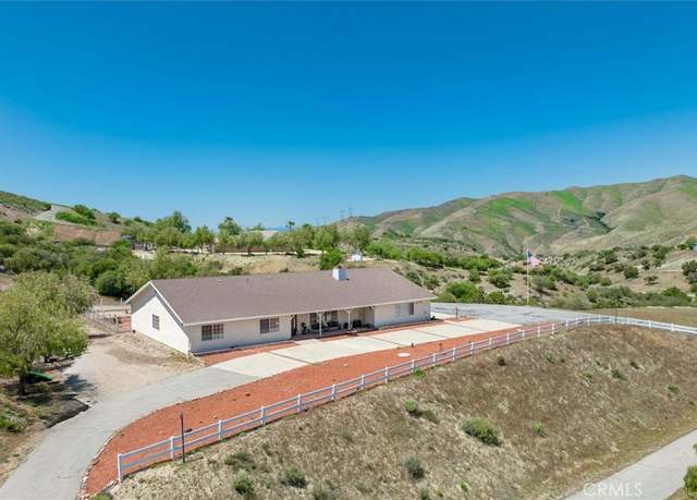 Property at 13700 Summit Knoll Rd, Agua Dulce, CA 91390, 4 beds, 2 baths