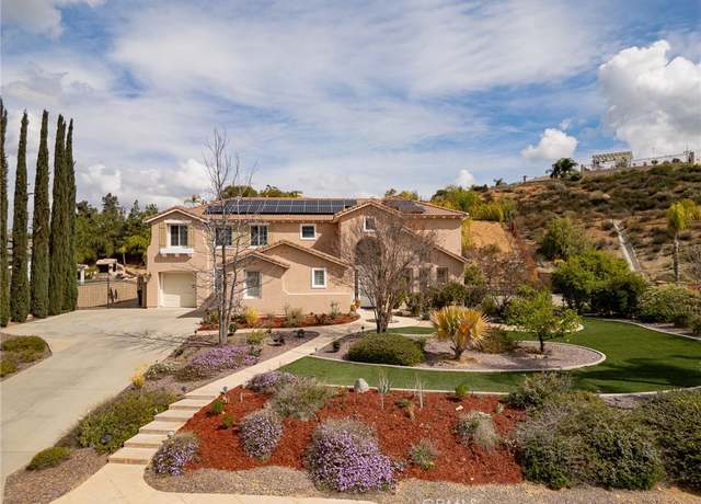 Property at 952 Creek View Ln, Redlands, CA 92373, 4 beds, 3.5 baths