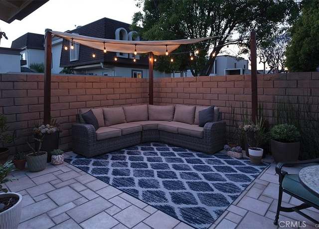 Property at 21335 Bay Crest Cir, Huntington Beach, CA 92646, 2 beds, 1.5 baths