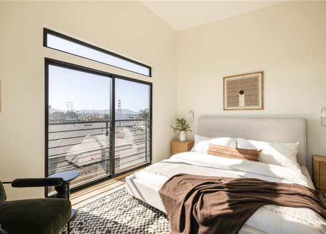 Property at 5443-1/2 Blackwelder, Los Angeles, CA 90016, 3 beds, 2.5 baths