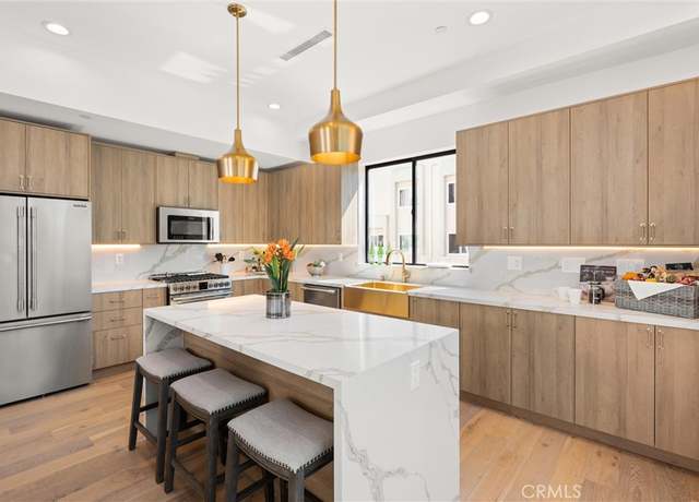 Property at 6509 N Contour Ln, North Hollywood, CA 91606, 3 beds, 3.5 baths