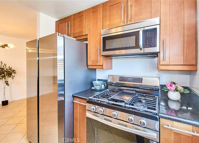 Property at 856 N Van Ness Ave #3, Los Angeles, CA 90038, 2 beds, 2 baths