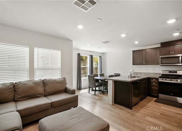 Property at 7155 Citrus Ave #320, Fontana, CA 92336, 3 beds, 2.5 baths