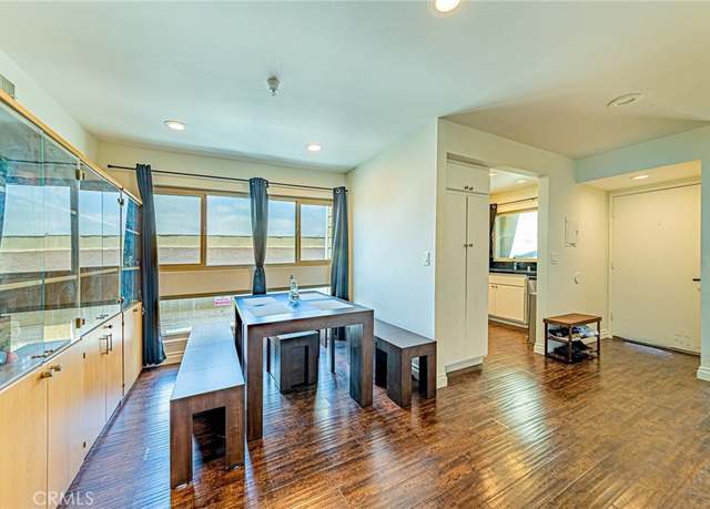 Property at 5401 Twin Lakes Dr, Cypress, CA 90630, 2 beds, 2 baths